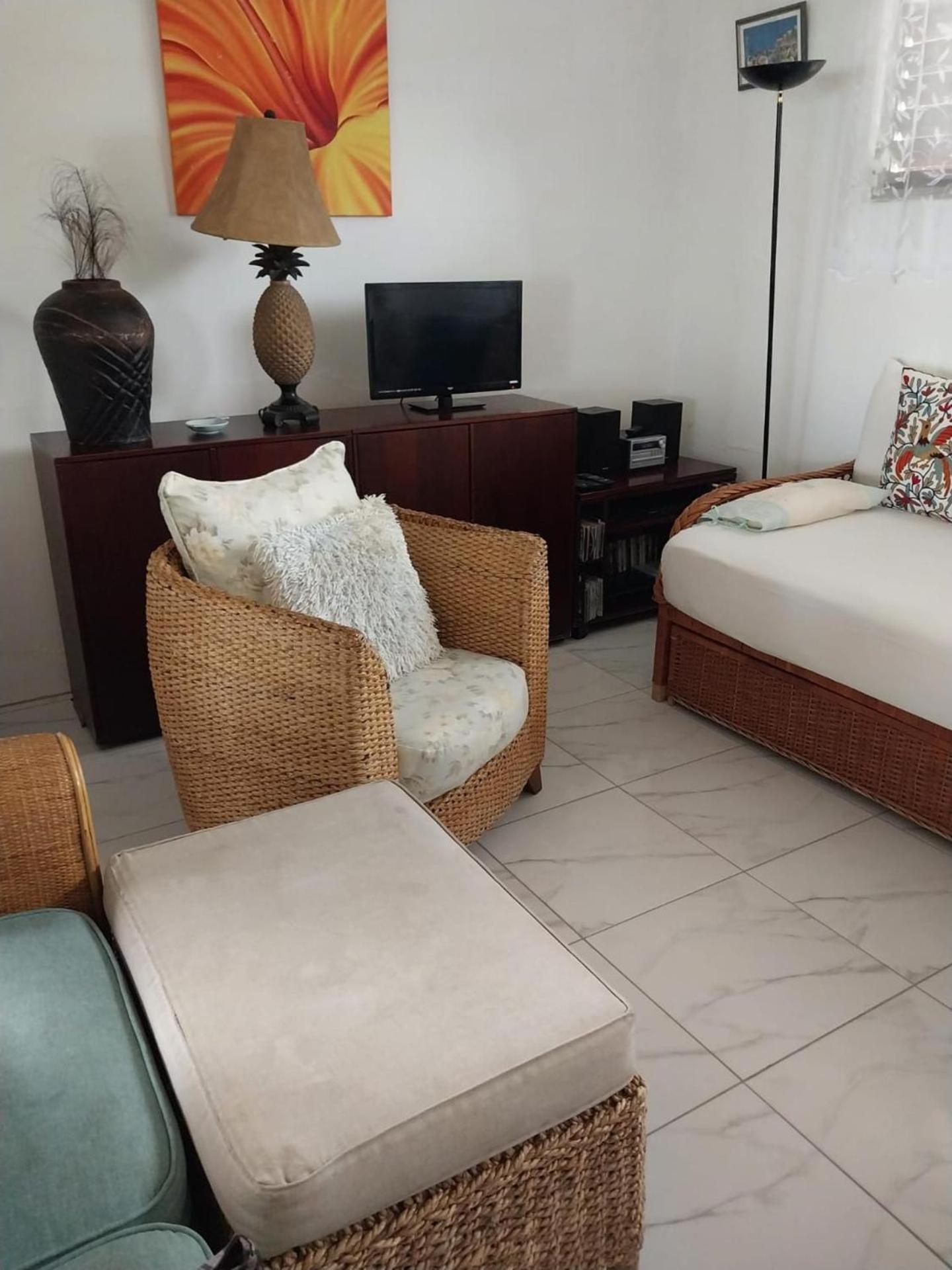 Attractive 2-Bed Apartment Stunning Sea View Дикенсон-Бей Экстерьер фото