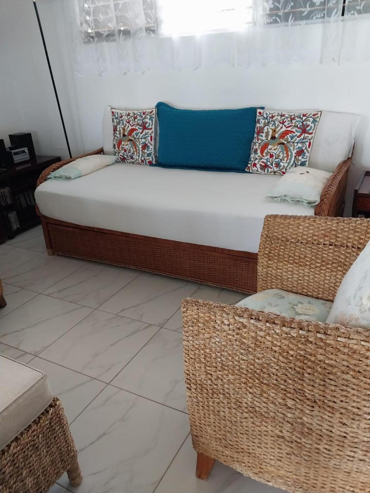 Attractive 2-Bed Apartment Stunning Sea View Дикенсон-Бей Экстерьер фото